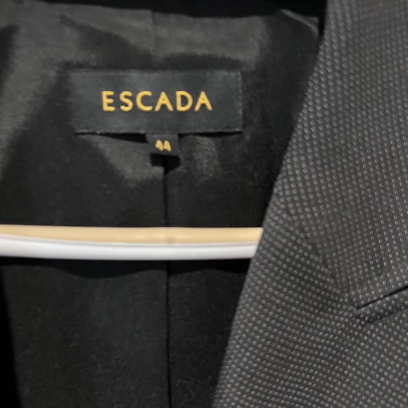 Escada blazer. - Picture 3 of 4